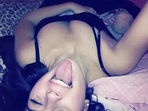 تظاهر مع Ellie Eilis ...